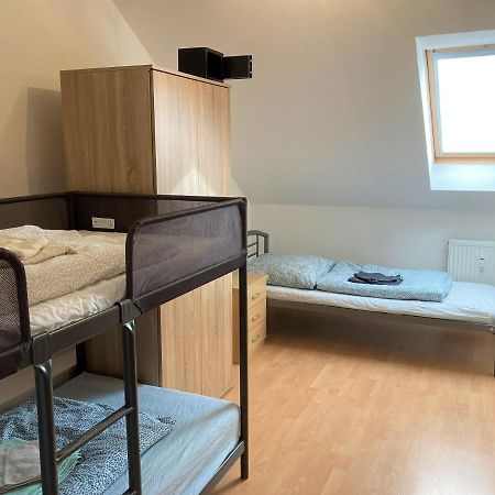 Gaestewohnung 4-Raum Wohnung Fuer 2-8 Personen Цвиккау Экстерьер фото