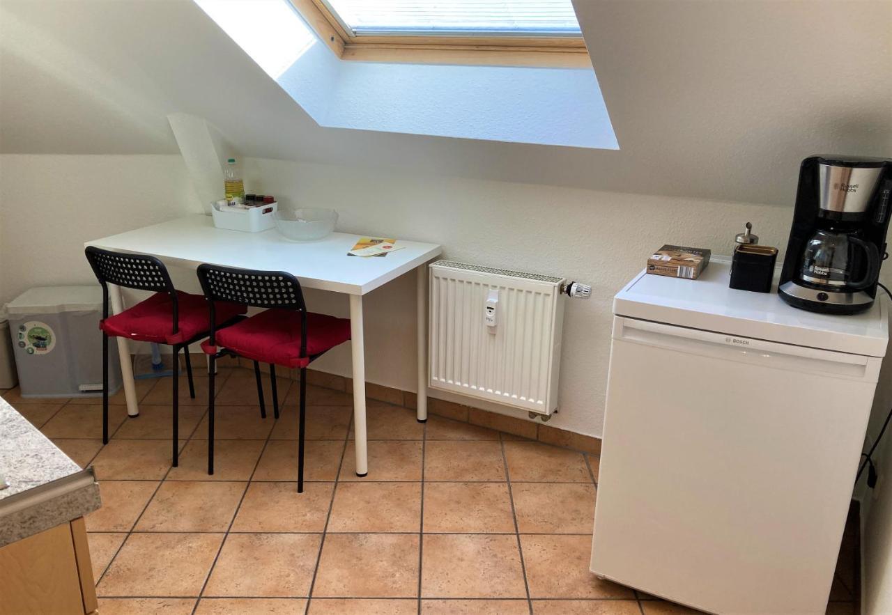 Gaestewohnung 4-Raum Wohnung Fuer 2-8 Personen Цвиккау Экстерьер фото