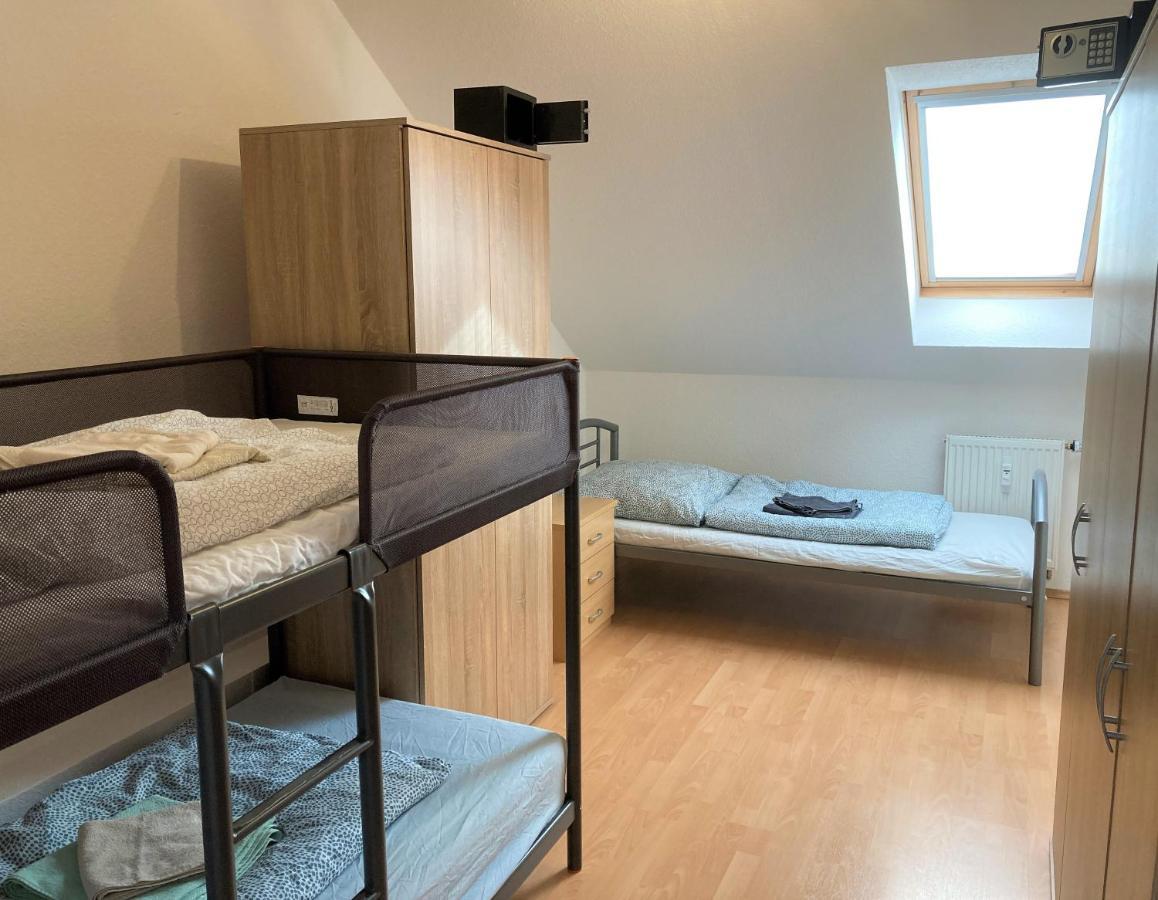 Gaestewohnung 4-Raum Wohnung Fuer 2-8 Personen Цвиккау Экстерьер фото